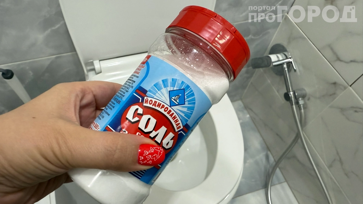 По совету горничной ставлю стакан соли в каждую комнату: странный лайфхак, который работает лучше дорогих освежителей