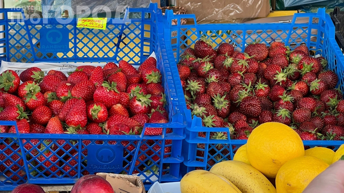 Купила клубнику у пенсионерки, а оказалось — китайская: рассказываю, чем это может быть опасно