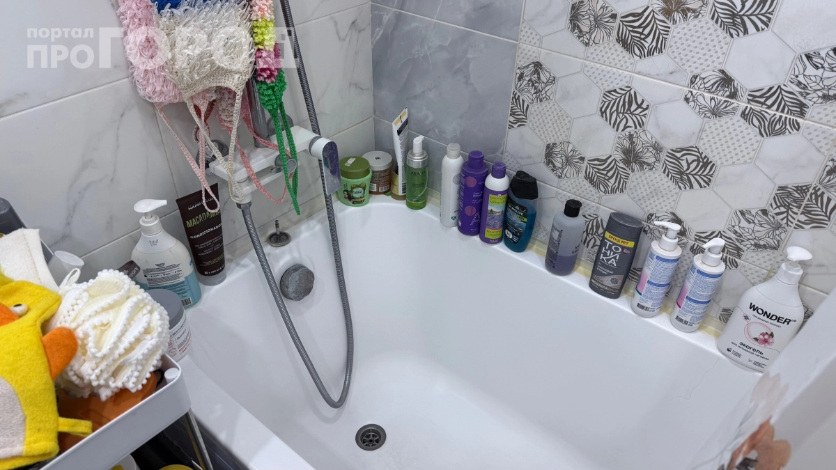 Чищу ванну раз в месяц по этому рецепту и она сверкает даже в темноте: дешевле и эффективнее магазинного