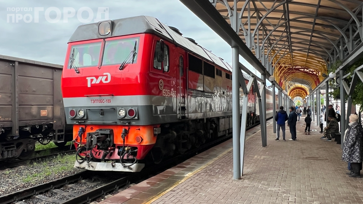 Двухметровые полки для высоких, душевые кабины в плацкарте: революция в российских поездах