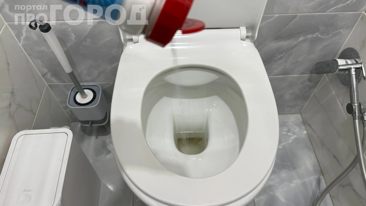 Унитаз чистится сам: раскрываем ночной метод борьбы с налётом и ржавчиной — всего 2 ингредиента