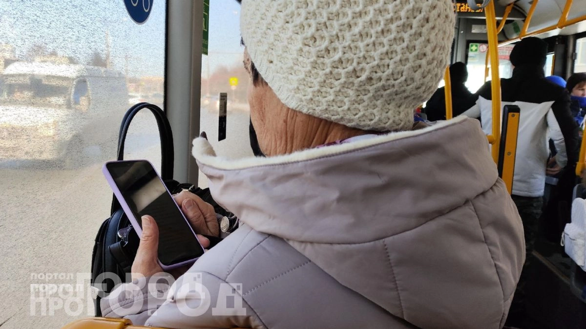 Больше никаких открыток в чатах: я нашла одну вежливую фразу, которая навсегда избавила меня от спама