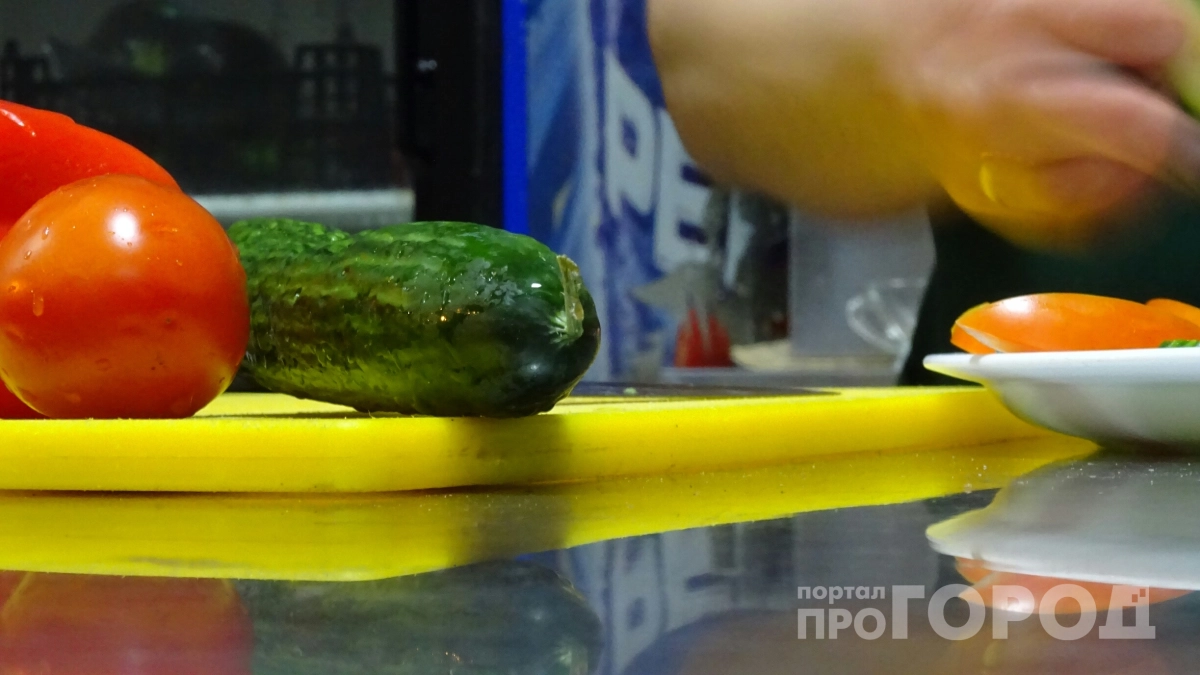 Ложка в пакете — и огурцы свежие 10 дней: странный, но рабочий лайфхак, который все игнорируют