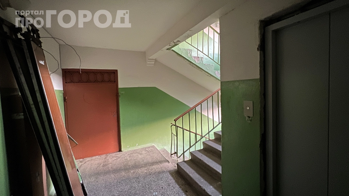 5 000 рублей за этот предмет у лестницы: почему ваша привычка хранить вещи в подъезде может дорого обойтись