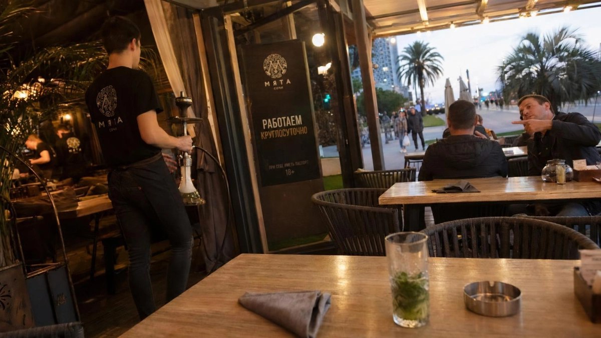 Роспотребнадзор подал иски к 18 сочинским заведениям с кальянными залами