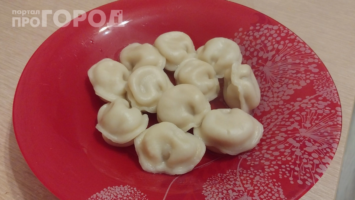 1 буква на пачке пельменей раскрывает весь обман: что на самом деле внутри магазинных полуфабрикатов 