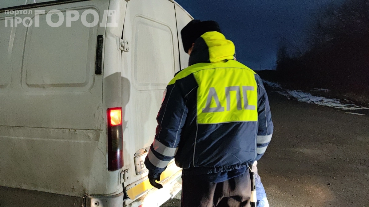 Оштрафуют и лишат прав: за эту наклейку на машине придётся дорого заплатить