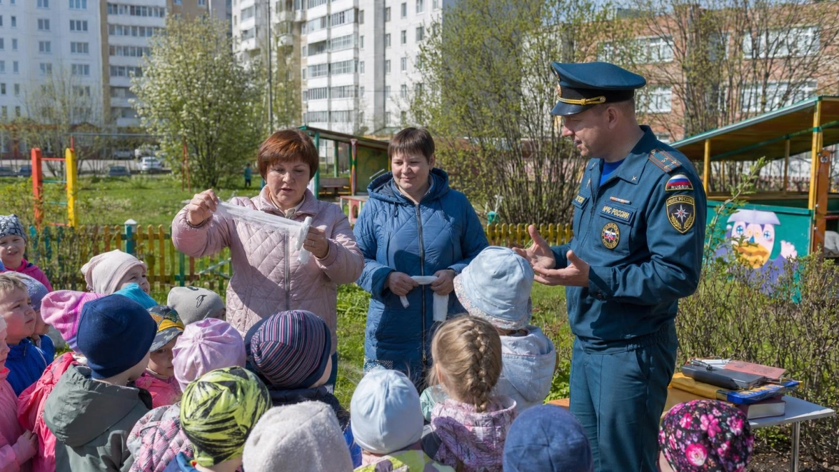 Пожар охватил детский сад и жилой дом в Славянске-на-Кубани: эвакуированы дети
