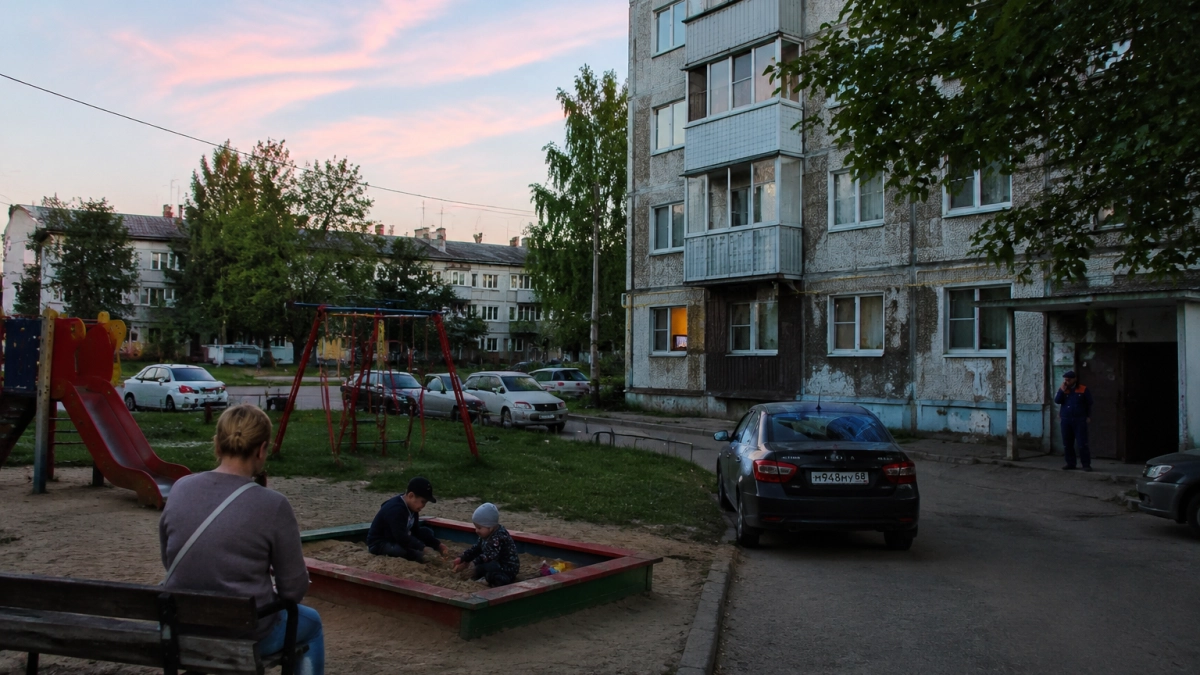 БПЛА замечены над Крымским районом: жителей попросили остаться дома