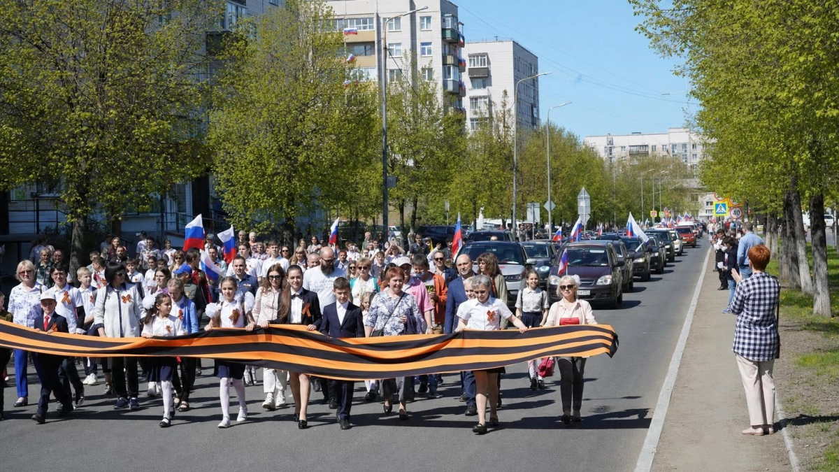 Жители Гидростроя прошли с Георгиевской лентой в День Победы