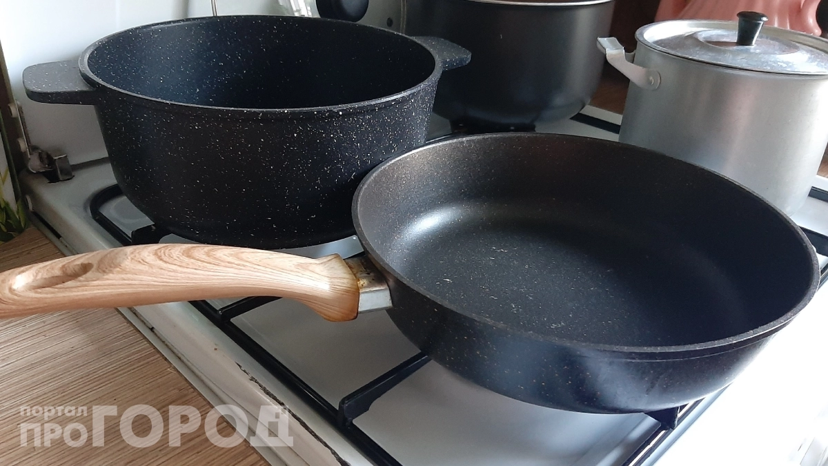 Почему горячая сковорода под холодной водой — это катастрофа: вот что происходит на самом деле