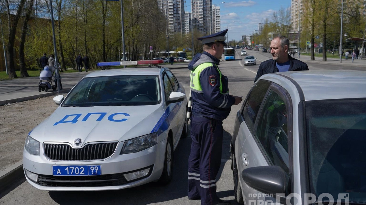 Инспектор ДПС остановил и спросил "Куда едете?":  простая фраза не по шаблону спасла меня от 30-минутной проверки - вот что сказал