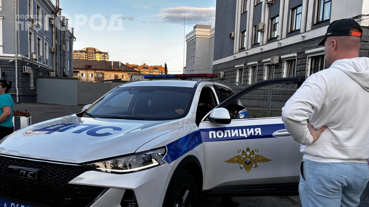 Инспектор ГАИ проговорился: какие машины никогда не тормозят на дороге — авто с «иммунитетом»