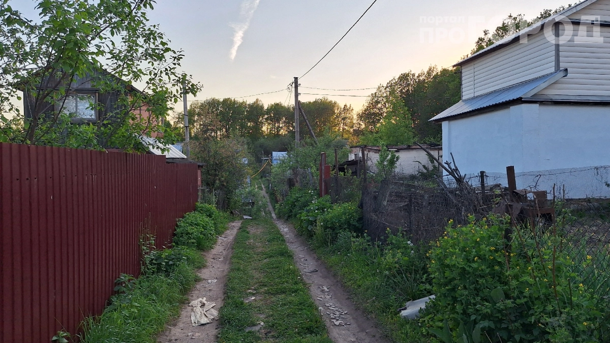 Запах из соседского туалета испортил все шашлыки: как я заставил соседа всё исправить без скандалов