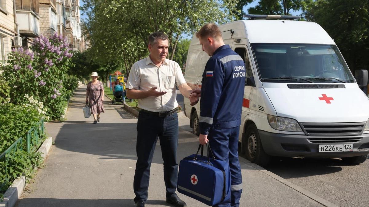 Обломки БПЛА упали на пять домов в Приморско-Ахтарске, пострадал житель