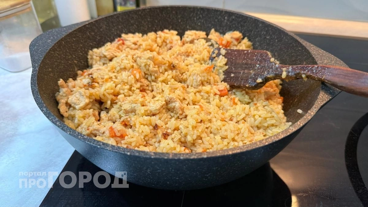 Перестаньте превращать плов в кашу: используйте только эту температуру воды для идеальной рассыпчатости