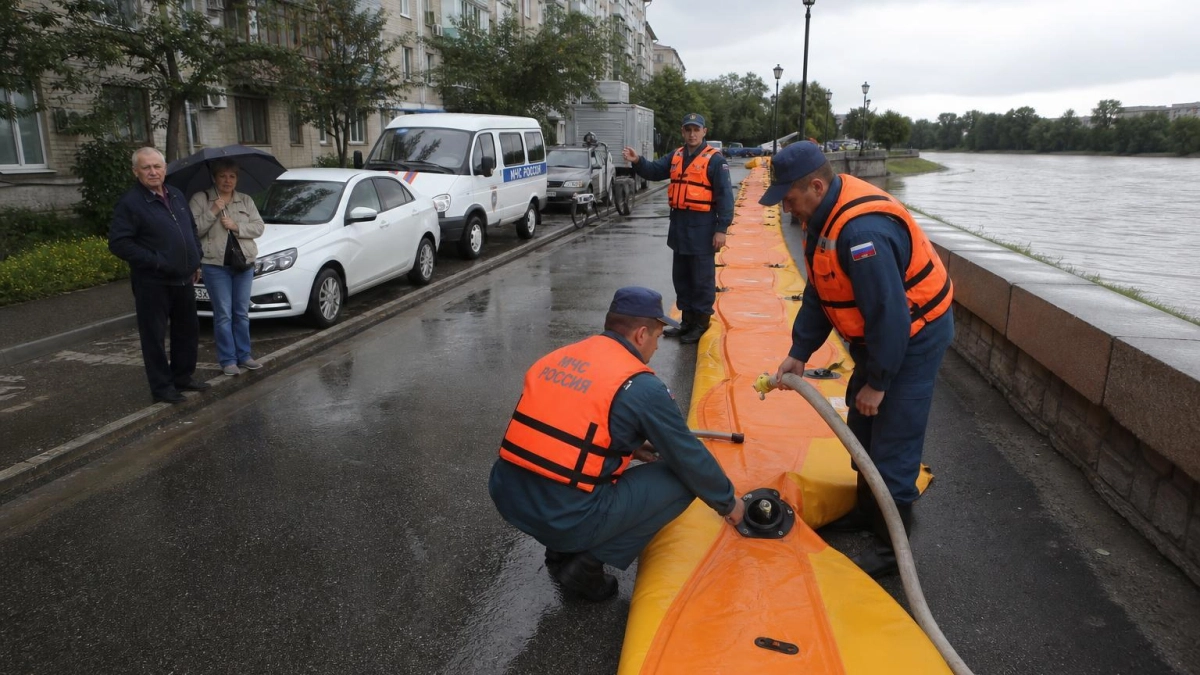 Ливни затопили 19 территорий в Краснодаре: спасатели развернули водоналивные дамбы