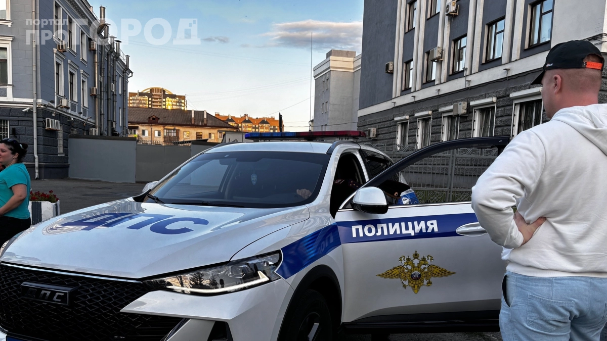 Три «нет» инспектору: что можно не показывать на дороге — даже если очень просят