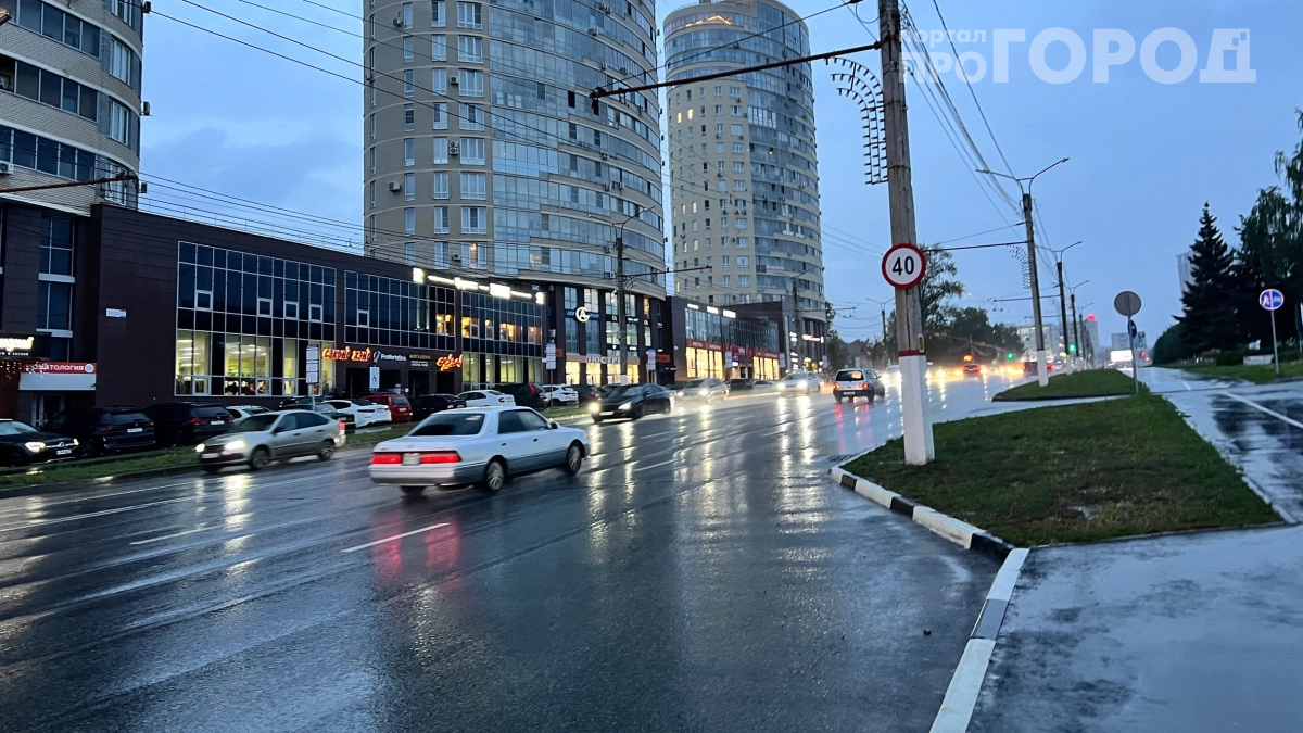 Заехал на островок — и вот тебе штраф: разбираем, что на самом деле говорят ПДД