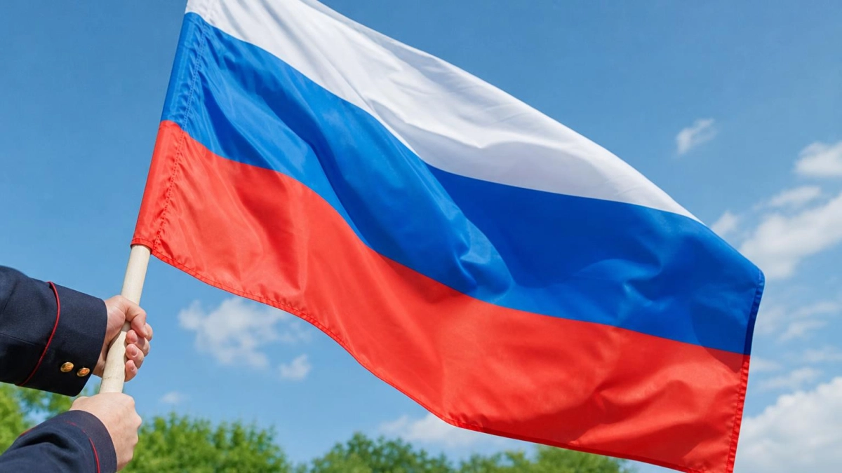 В Сочи триколор подняли глава города, силовики и представитель Кремля