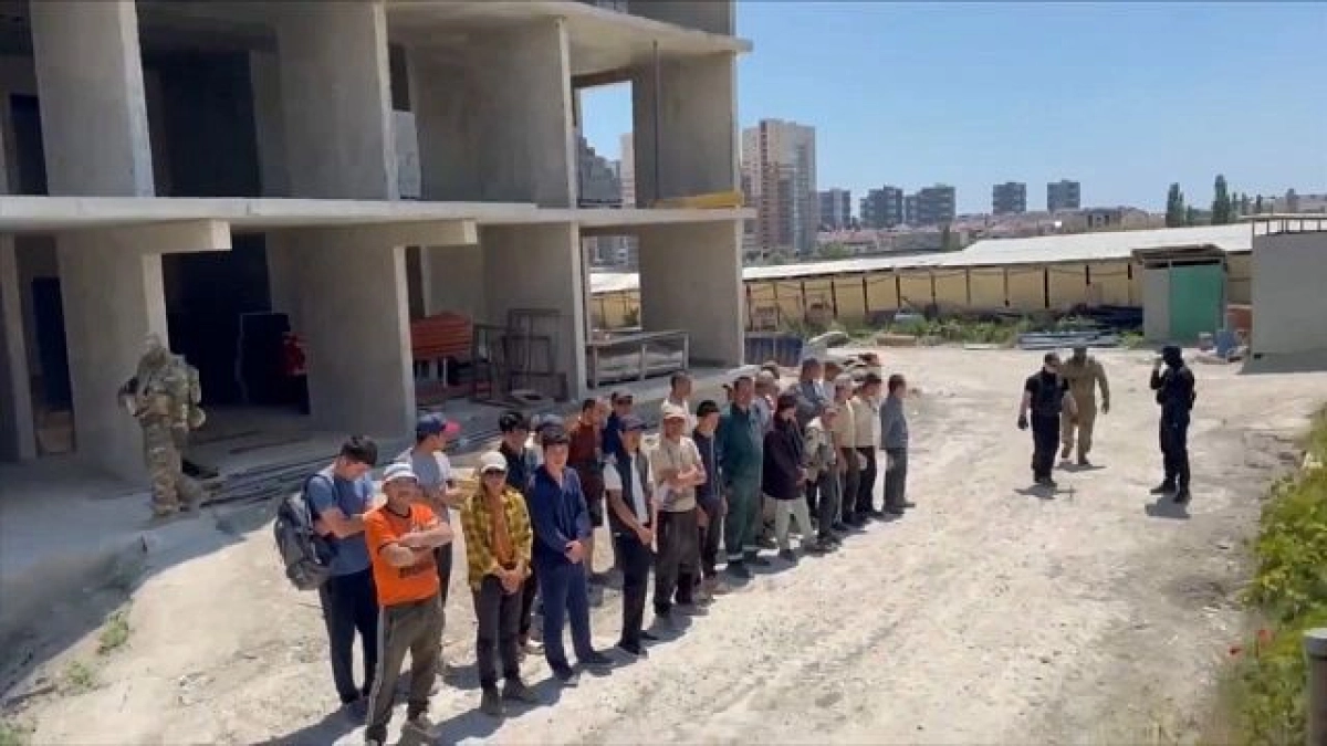 27 граждан Узбекистана работали без документов на стройке в Мысхако