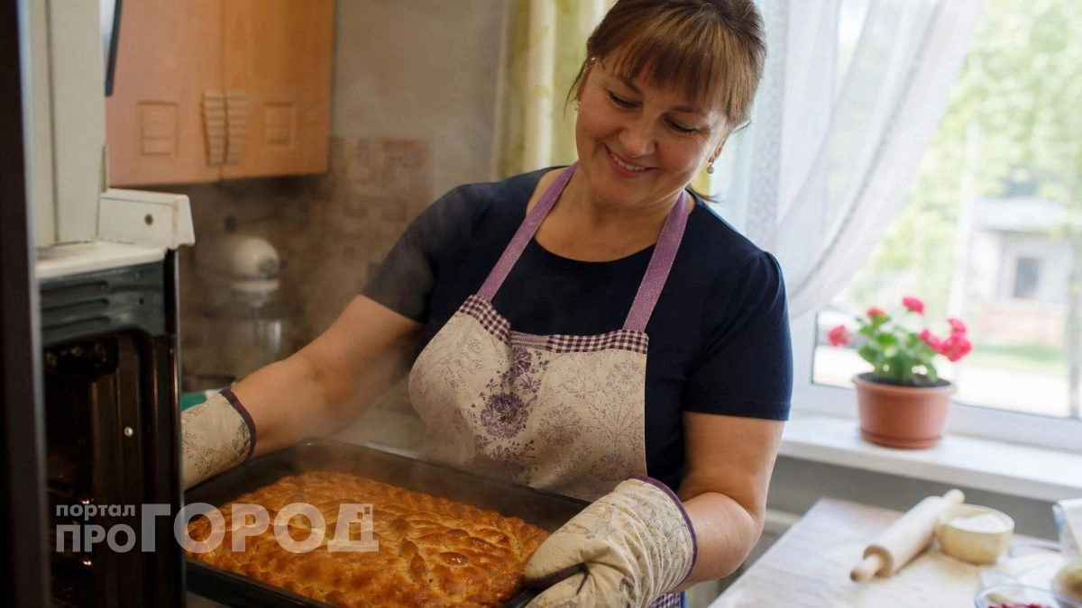 Больше не выбрасываю испорченное тесто: этот копеечный продукт из шкафа делает блины и пироги идеальными