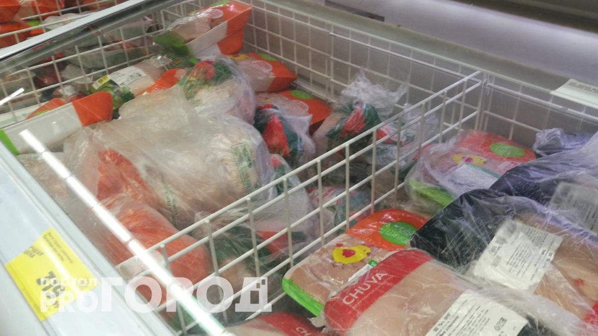 Срочно уберите это из холодильника: повар назвал опасную часть курицы, которую нельзя покупать ни при каких условиях