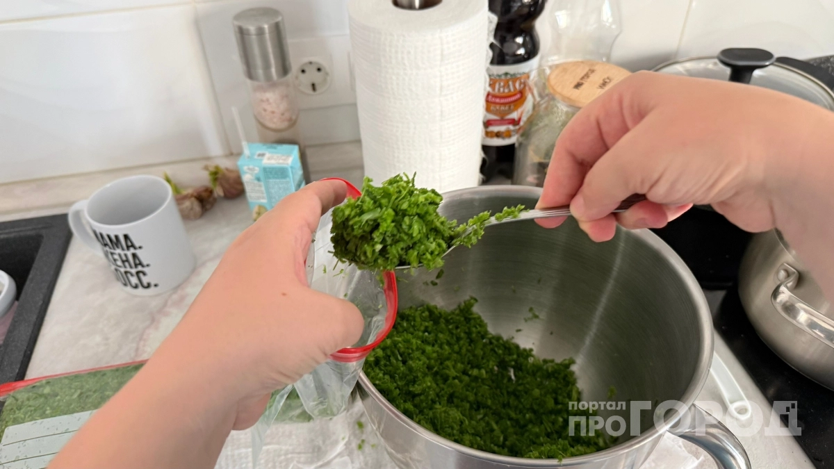 Не выбрасывайте чесночные стрелки: 5 потрясающих заготовок на зиму, которые ждет вся семья 