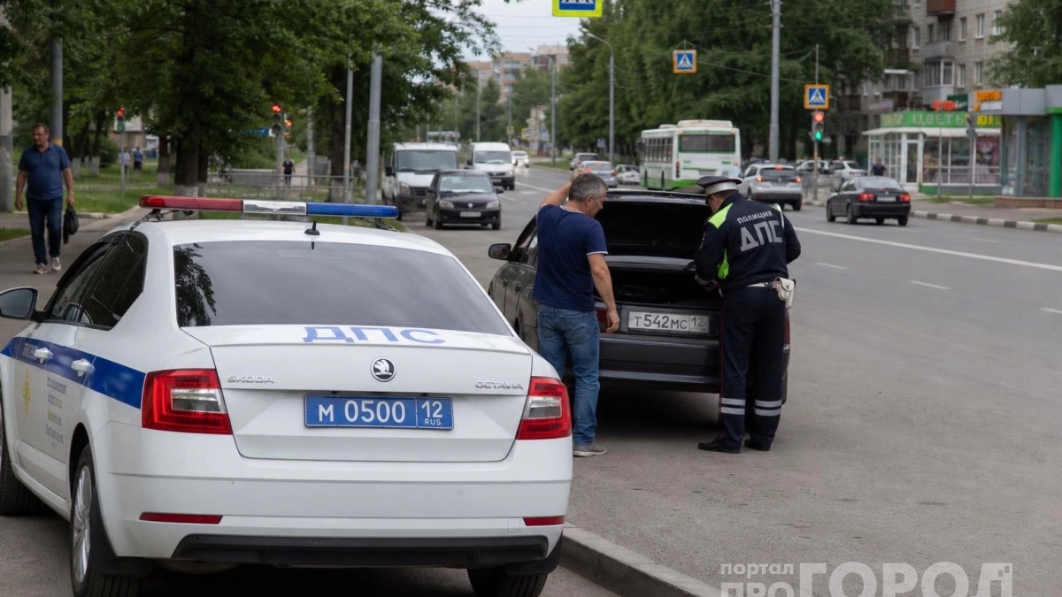 Инспектор ГАИ требует показать багажник в машине: вот, что нужно ему ответить - 5 фраз поставят его на место