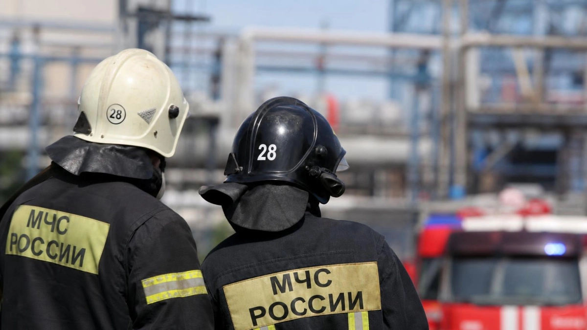 После падения обломков БПЛА на Кубани загорелся НПЗ и пострадал человек