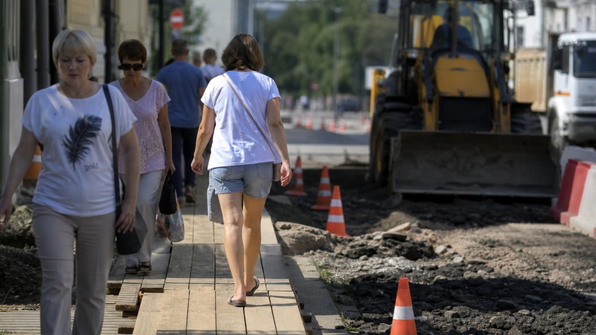 В Новороссийске из за перебоев с ГСМ затянулся ремонт улицы Крупской
