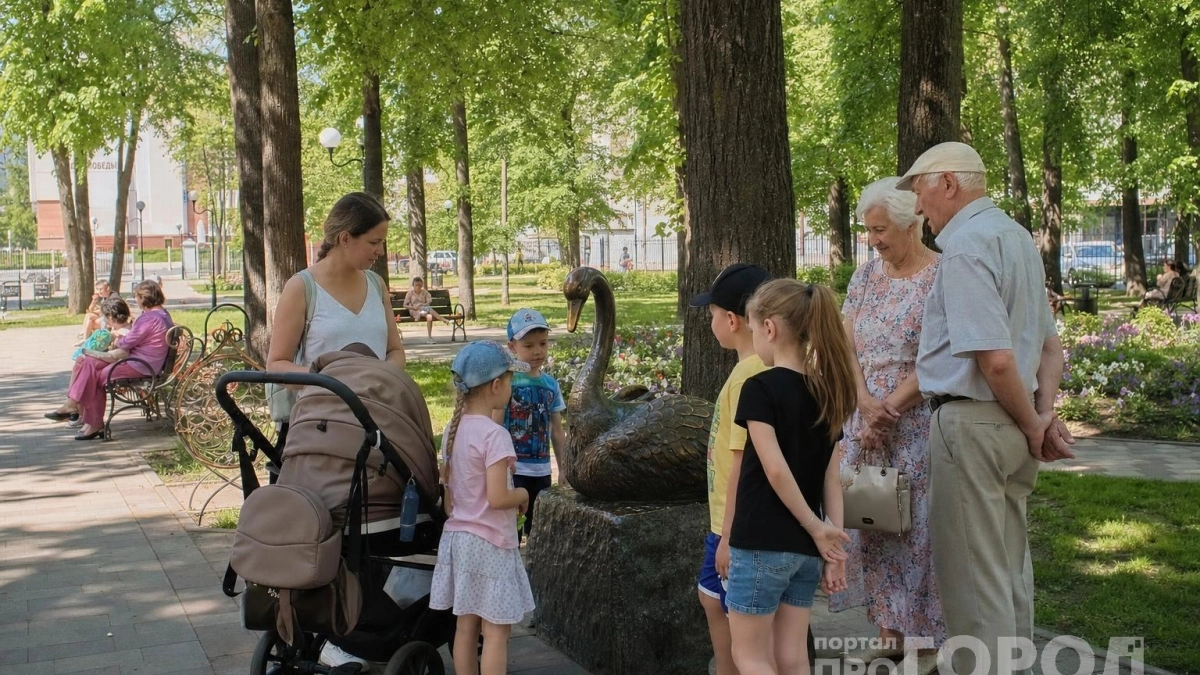 Почему после 60 лет полезно гулять не вечером, а именно в это время: врачи раскрыли секрет долголетия