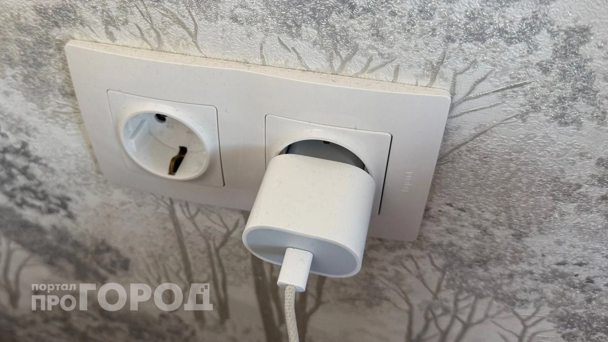 Больше не нужно тереть пожелтевшие розетки: одно простое средство возвращает пластику заводскую белизну