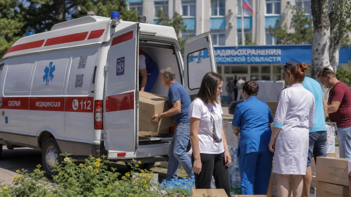 Скорая помощь Туапсинского округа передала машину с медикаментами штурмовому подразделению