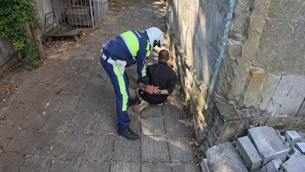 В Краснодаре задержали 19-летнего мопедиста без прав после погони по Красной