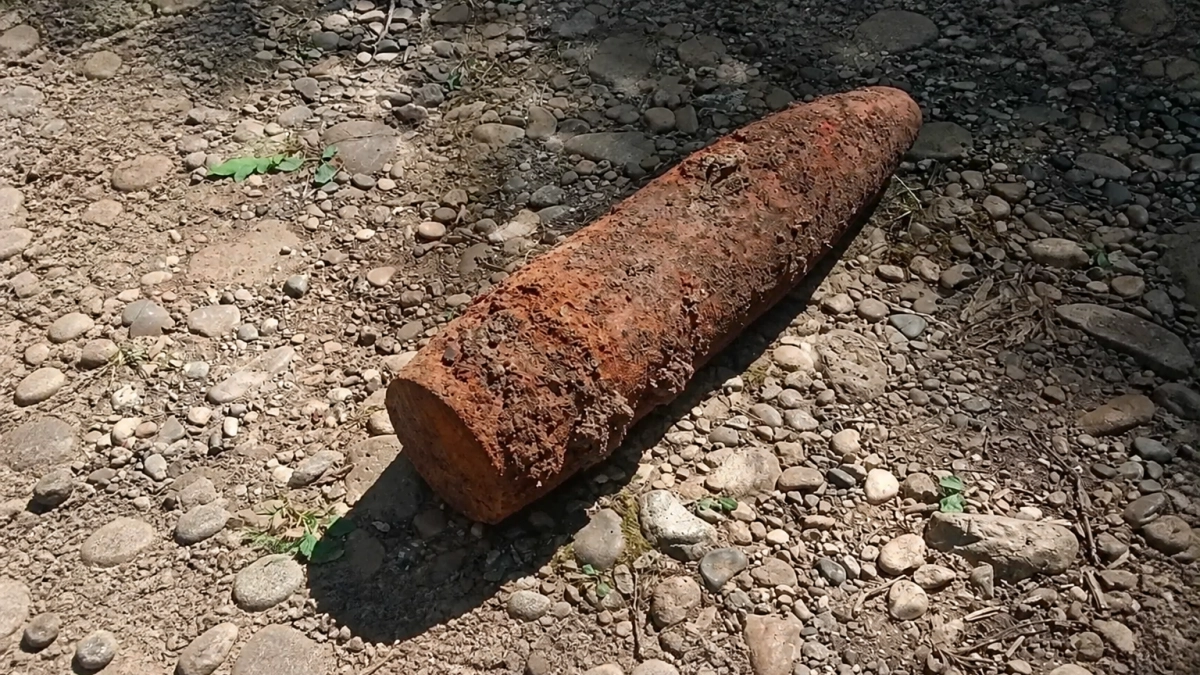 На Кубани во время работ в огороде нашли снаряд времен войны