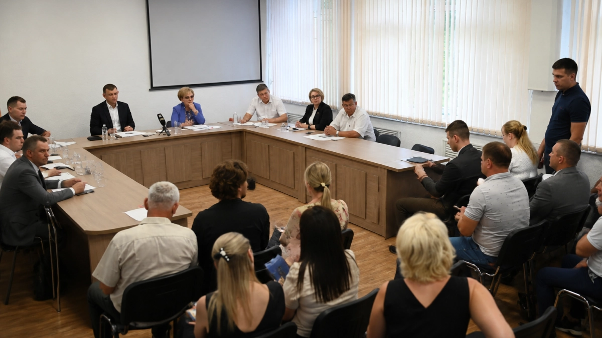 В хуторах Прикубанского округа для многодетных достраивают газопровод и ремонтируют дорогу