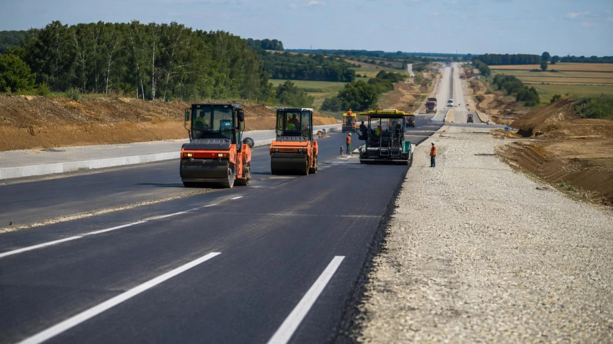 На Кубани до конца 2026 года завершат 8 крупных дорожных объектов