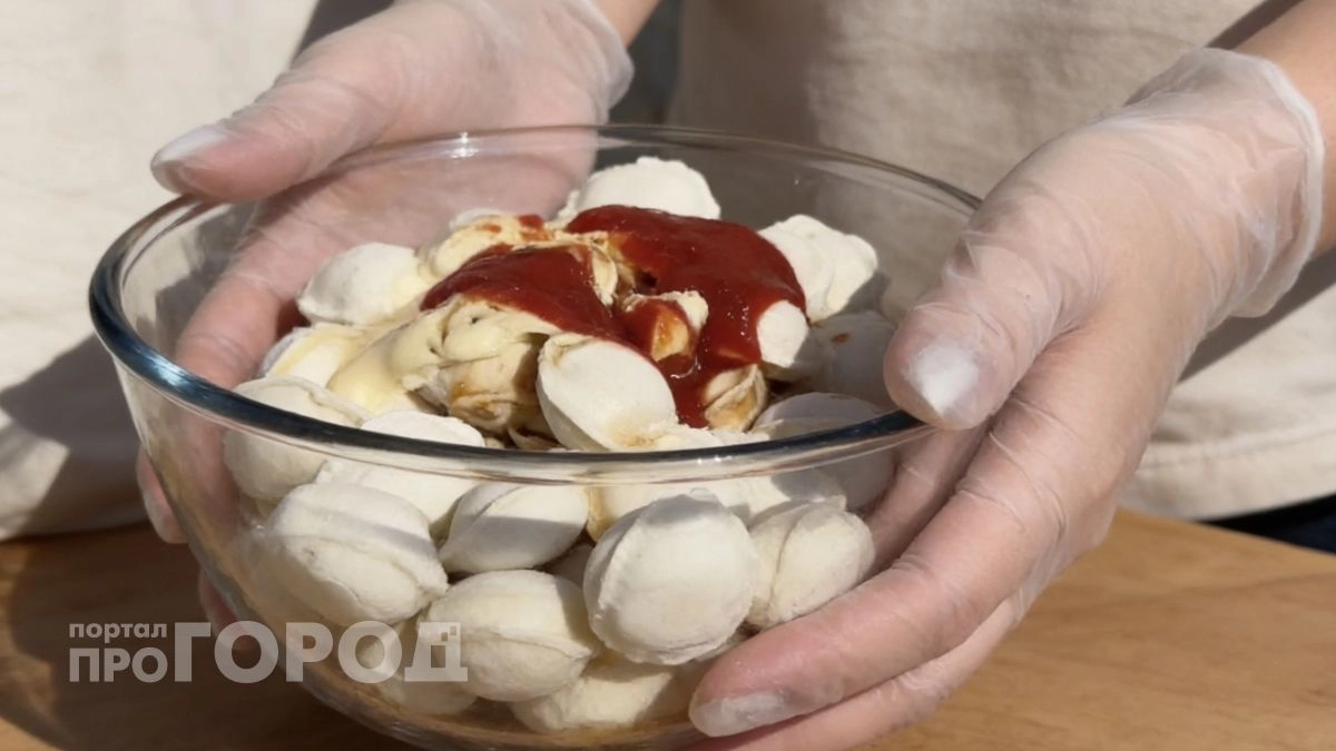 Хватит мучиться с кастрюлями: пельмени на мангале станут вашим коронным блюдом с идеальной хрустящей корочкой