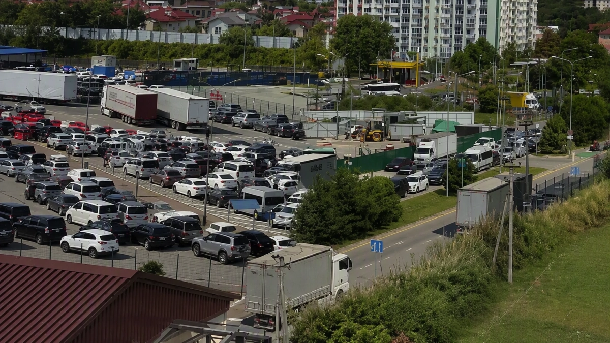 На границе с Абхазией в Сочи вновь выросли очереди у КПП Псоу