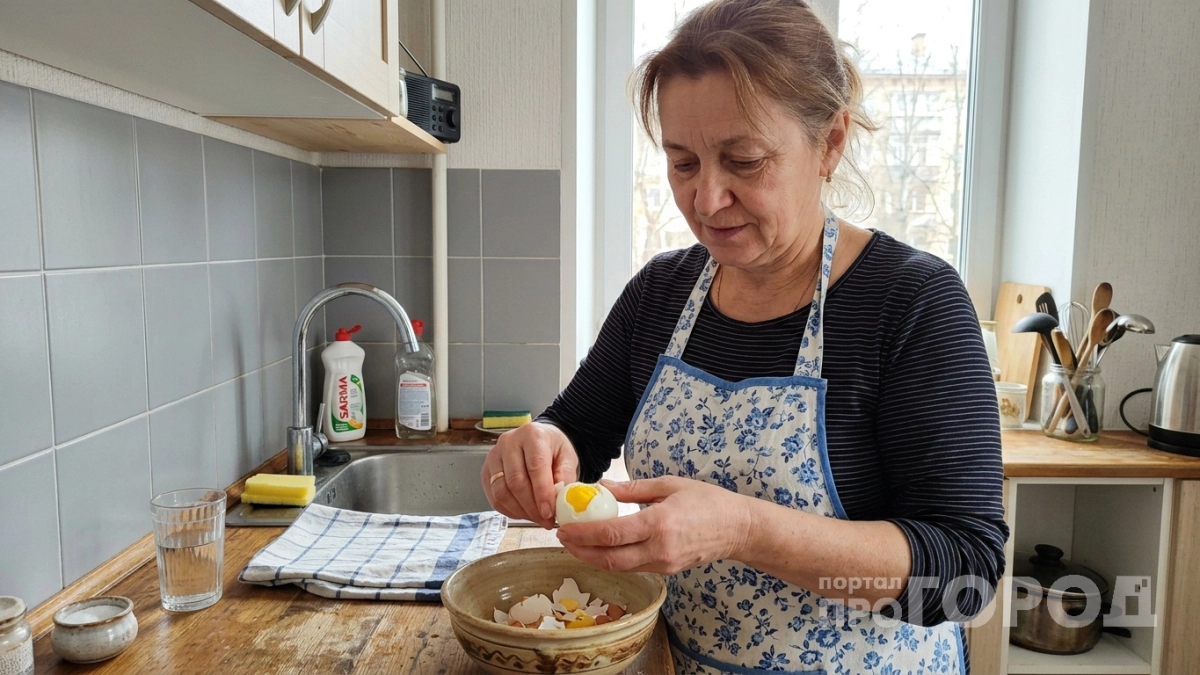 Секрет безупречной очистки яиц: просто всыпьте эту специю в воду и скорлупа соскользнет сама за секунду