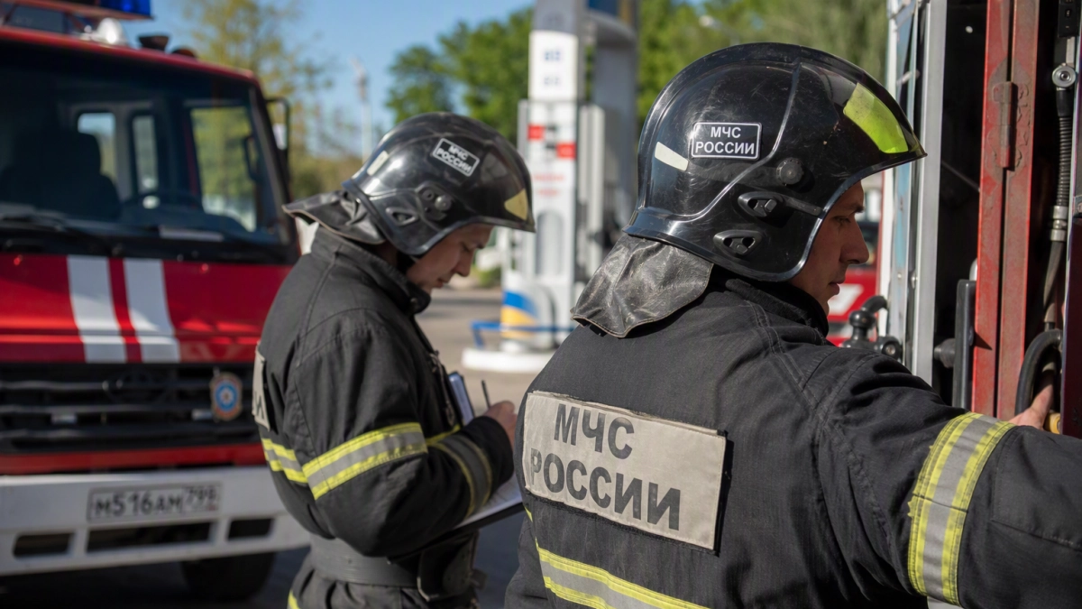 Пожар на АЗС в Краснодарском крае охватил два автомобиля и бензоколонки