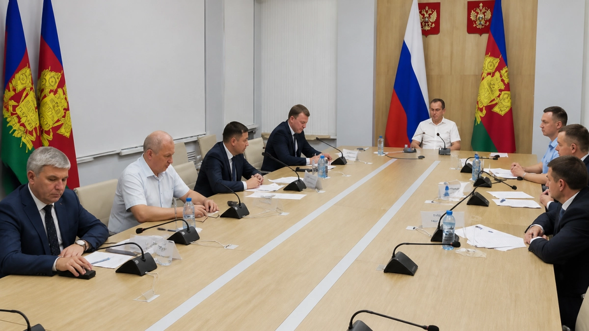 Кондратьев обсудил топливо на Кубани после пожара на нефтебазе в Сочи