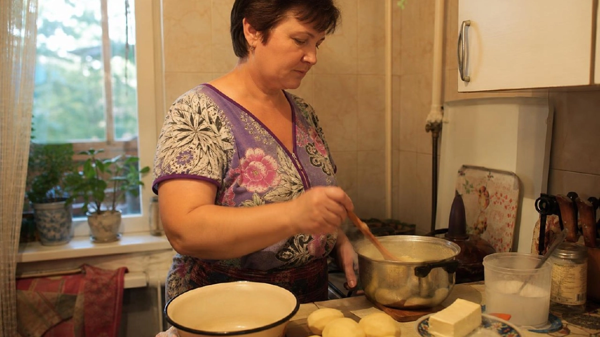 Перестаньте давить картошку как попало: этот простой метод сделает пюре нежным словно сливочный мусс