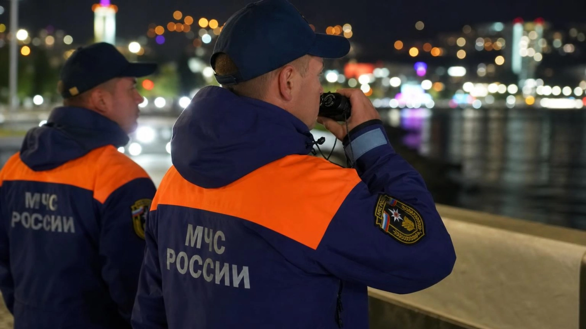 В Сочи после атаки безэкипажных катеров начался пожар на набережной