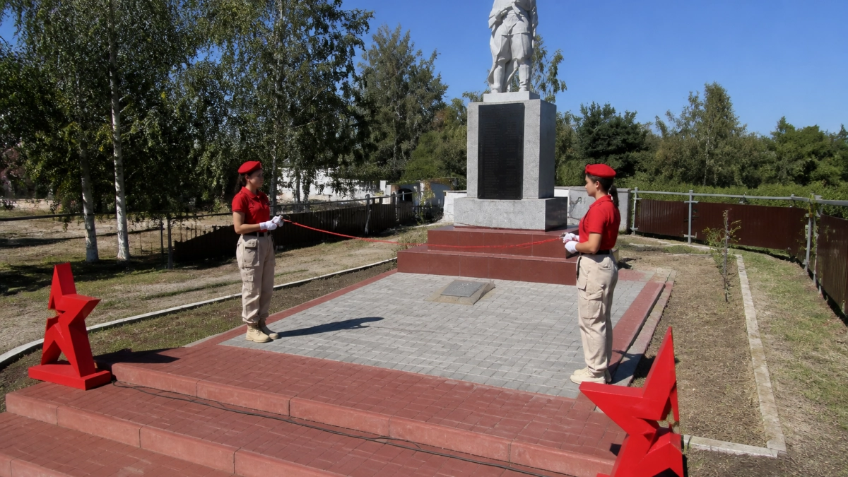 В Ильском завершили реставрацию братской могилы 140 советских воинов