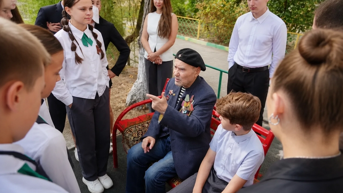 В Новороссийске для ветерана Леонида Нанояна устроили парад к годовщине освобождения