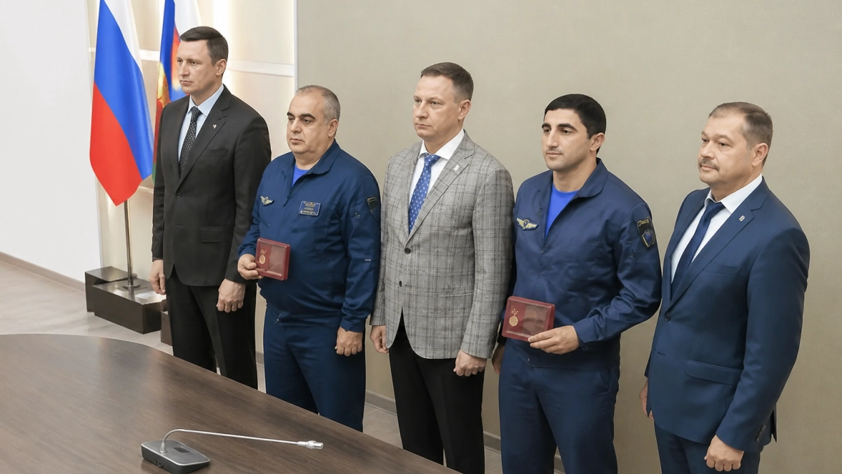 В Сочи наградили экипаж Ми-8, посадивший вертолёт после отказа двигателя