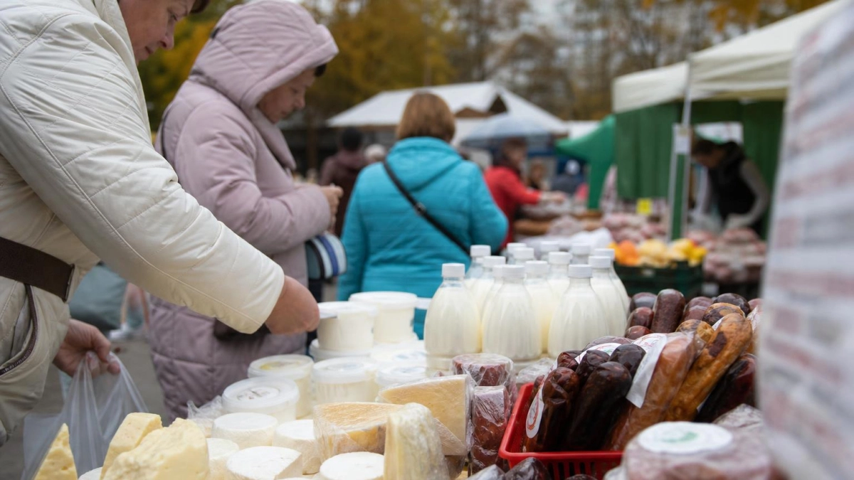 На ярмарке в Краснодаре выявили продажу мяса и молока без маркировки