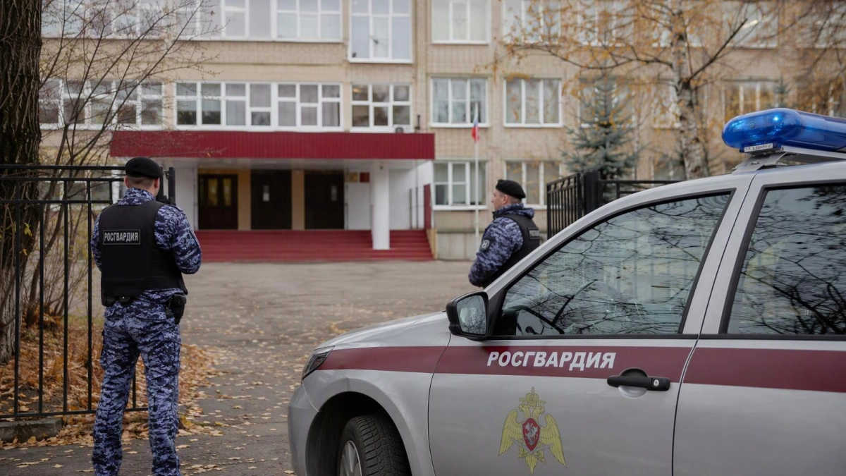 После сирены в Краснодаре у школ возникла давка из-за родителей